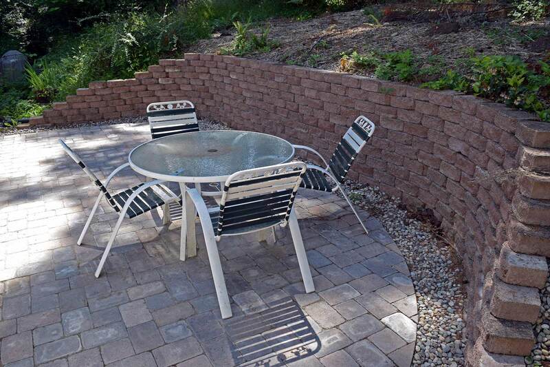 paver patio and retaining wall