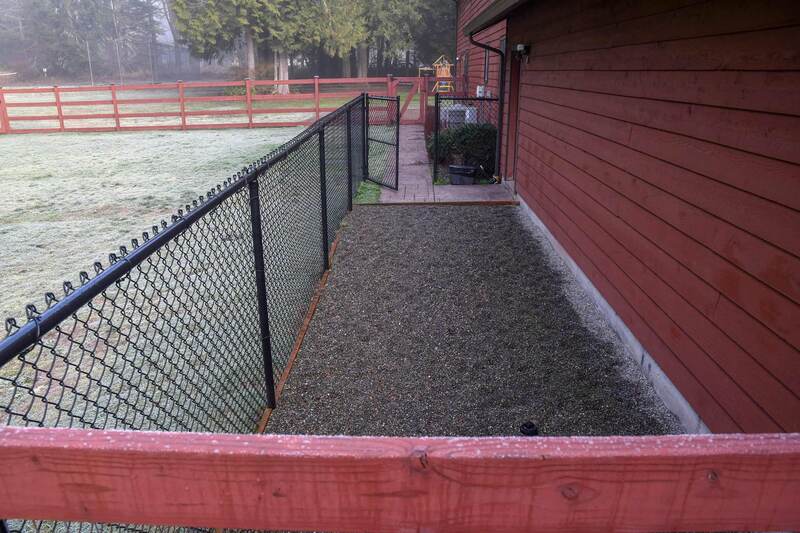 Dog kennel with kennel fence