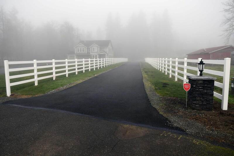 vinyl farm fence as driveway border