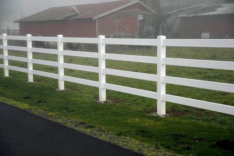 easy to clean vinyl farm fence
