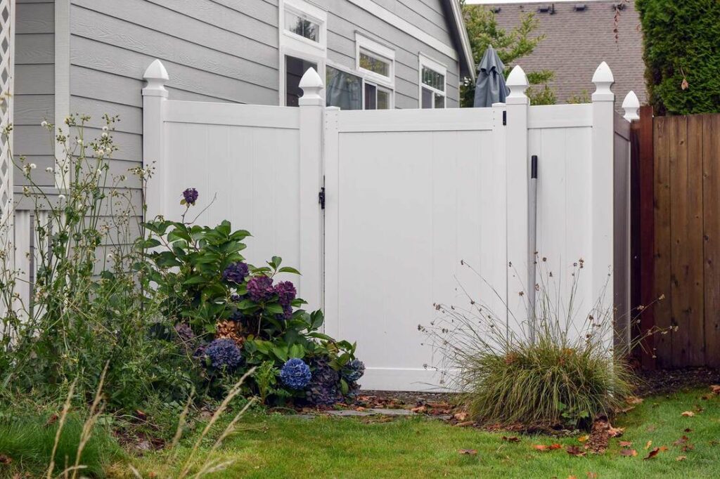 07-finishedvinylfence-dupont_orig